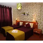 Raymond 4 Hotel