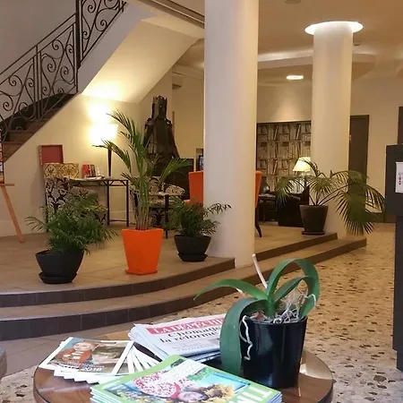 Raymond 4 Hotel
