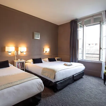 Raymond 4 Hotel