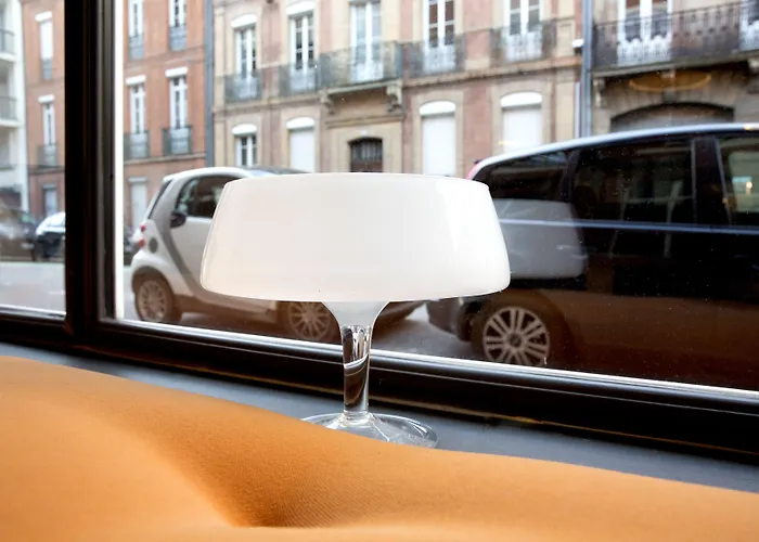 Raymond 4 ホテル 3*