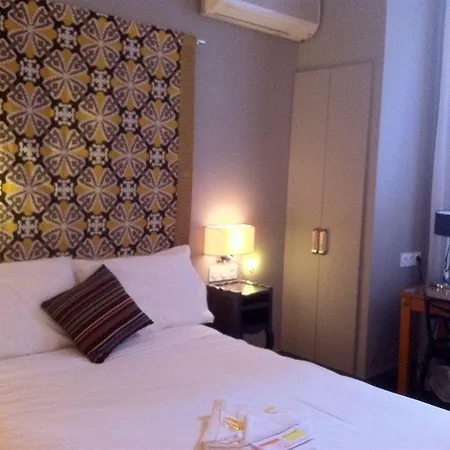 Raymond 4 Hotel