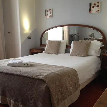 Raymond 4 Hotel 3*