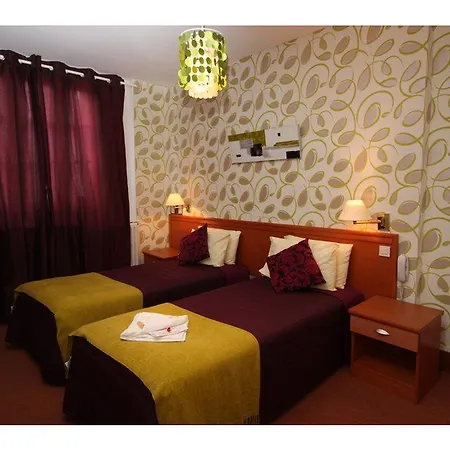Raymond 4 Hotel