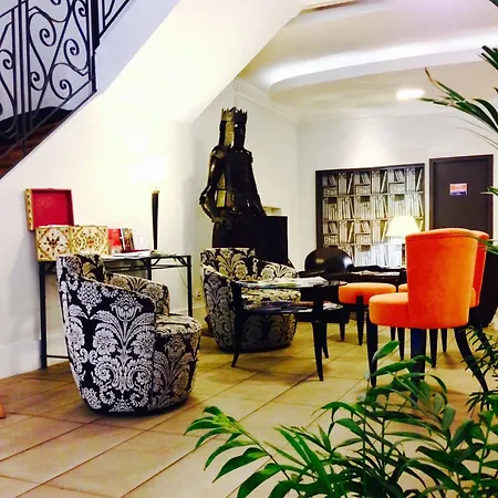 Raymond 4 Hotel